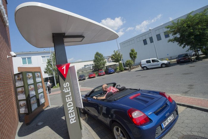 Zöldebb lesz a világ, ha nem lesz drive-thru?