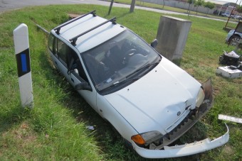 Árokban kötött ki a lopott autó Barcson