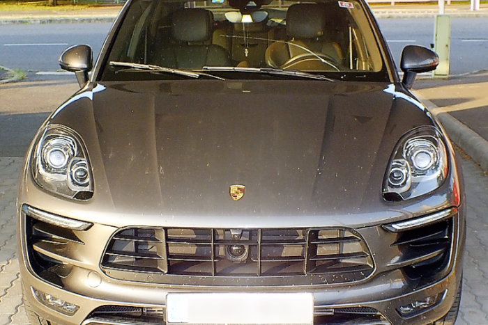 Repedt szélvédős lopott Porschét fogtak a határon