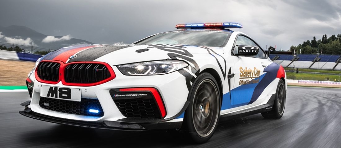 M8-as BMW vigyáz a biztonságra a leggyorsabb motorok előtt