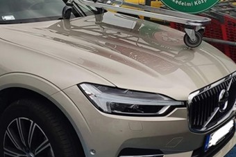 Elég keményen büntettek egy pesti volvóst, mert mozgáskorlátozott helyre állt