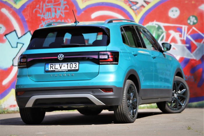 Hopp, itt egy újabb, apró városi SUV – VW T-Cross teszt 85 Hopp, itt egy újabb, apró városi SUV – VW T-Cross teszt 85