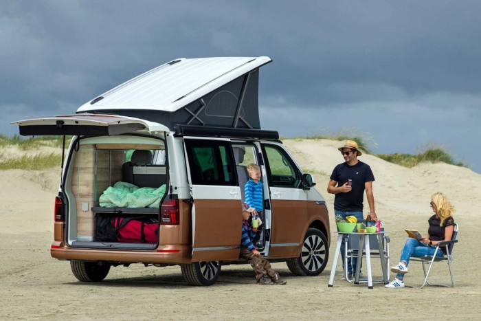 Itt a Volkswagen új kempingbusza