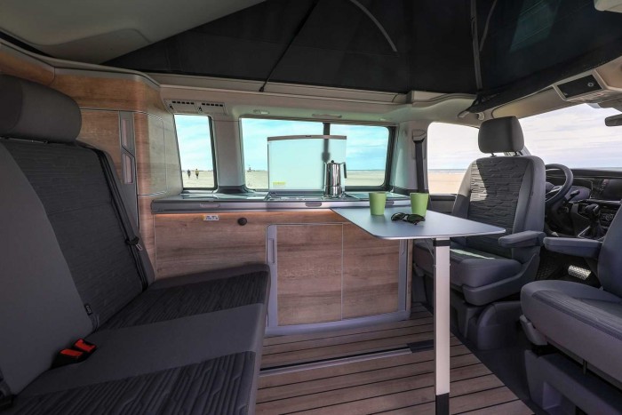 Itt a Volkswagen új kempingbusza 6