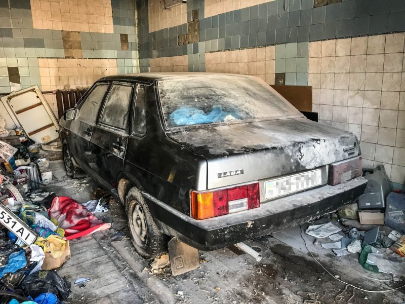 Különleges Ladát találtak egy ukrán garázsban, 25 évig állt elhagyottan 1