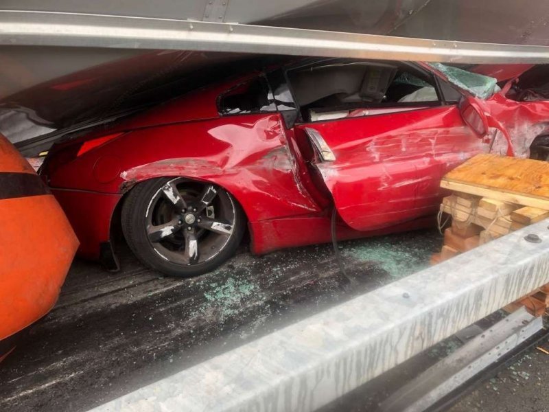 Kamion lapította ki a gyorshajtó Nissant, a sofőr túlélte 2