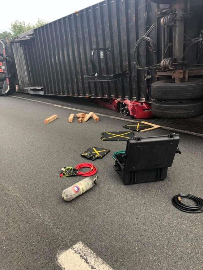 Kamion lapította ki a gyorshajtó Nissant, a sofőr túlélte 4