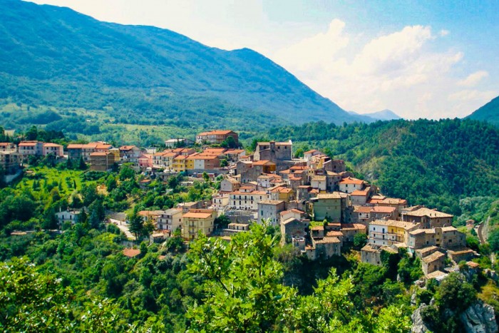 Élnél Olaszországban 8 millióért? Most megteheted