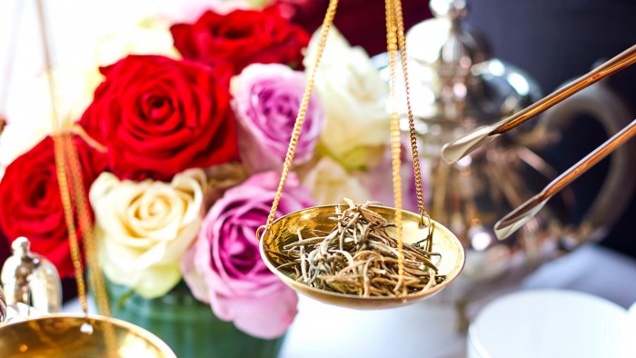 A királynő szomszédjában a teát is aranyáron mérik 2