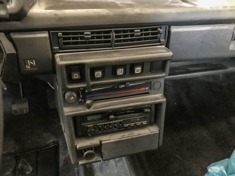 Különleges Ladát találtak egy ukrán garázsban, 25 évig állt elhagyottan 7