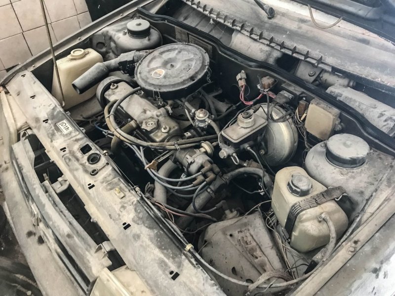 Különleges Ladát találtak egy ukrán garázsban, 25 évig állt elhagyottan 3