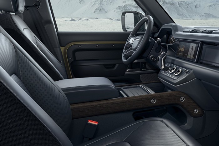 Tényleg elpuhult volna a Land Rover Defender? 40 Tényleg elpuhult volna a Land Rover Defender? 40