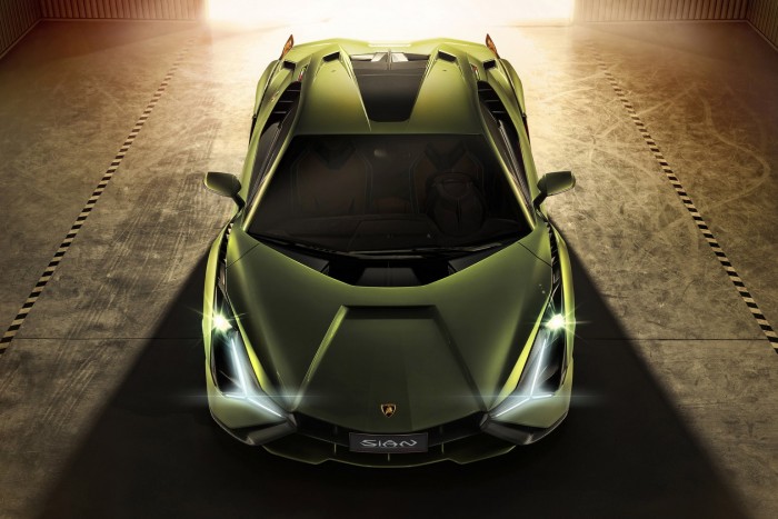Hibrid hipersportautóval riogat a Lamborghini 7