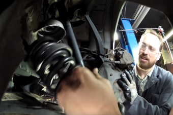 Nincs ennél butább módja egy rugó kiszerelésének