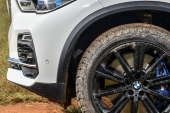 Hanyag munkások miatt veszélyben a BMW-sek