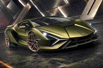 Hibrid hipersportautóval riogat a Lamborghini