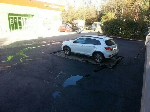 Aszfaltoztak Pécsen, egy autó pedig rossz helyen állt, de sikerült megoldani 6