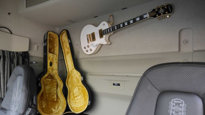 Ez most a legmetálosabb Volvo nyerges vontató 3