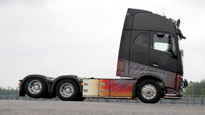 Ez most a legmetálosabb Volvo nyerges vontató 1