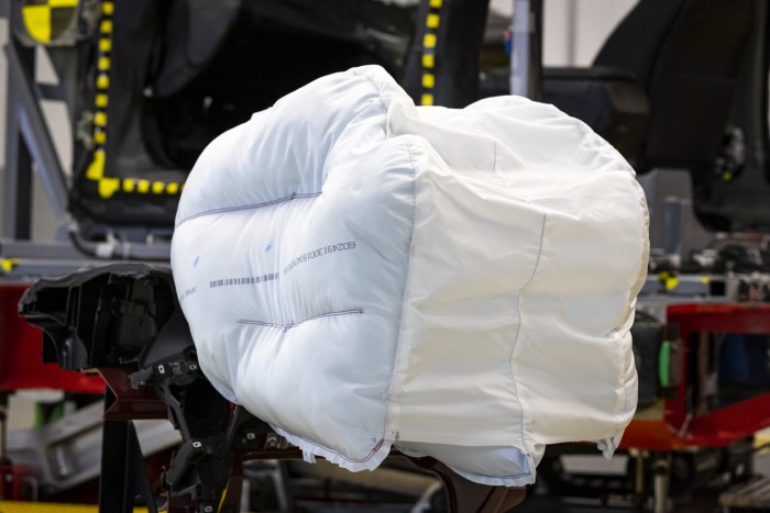 Vitorlát feszít ki az új generációs légzsák