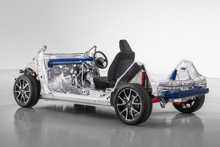 Tágasabb, sportosabb, hibridebb lesz az új Toyota Yaris 6