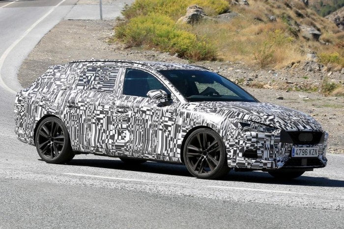 250 lóerős hibrid sportkombi a SEAT-tól