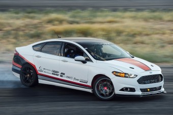 Kilinccsel előre tud igazán menni ez a Mondeo