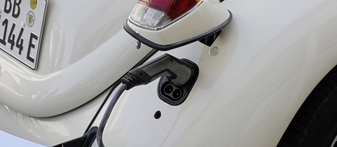 Áram alá helyezték ezt az öreg VW Bogarat