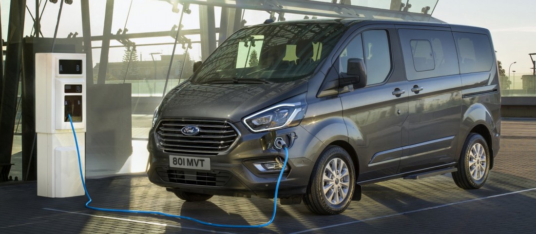 Konnektoros hibrid furgon a Fordtól