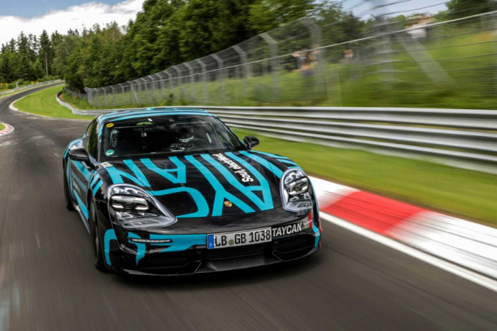 A Tesla kijelentette, hogy ha akarnák, akkor nagyon megverhetnék a Porschét