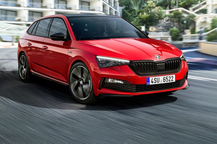 Feketébe öltözött, mégsem gyászol a kompakt Škoda