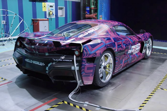 Méregdrága horvát hiperautókat törnek össze 6