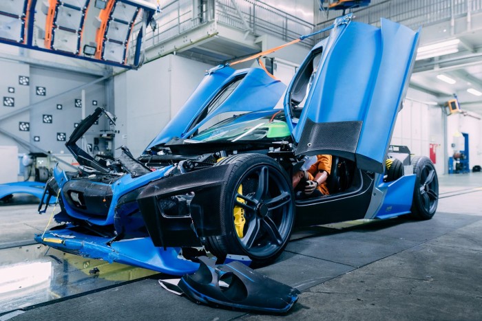 Méregdrága horvát hiperautókat törnek össze