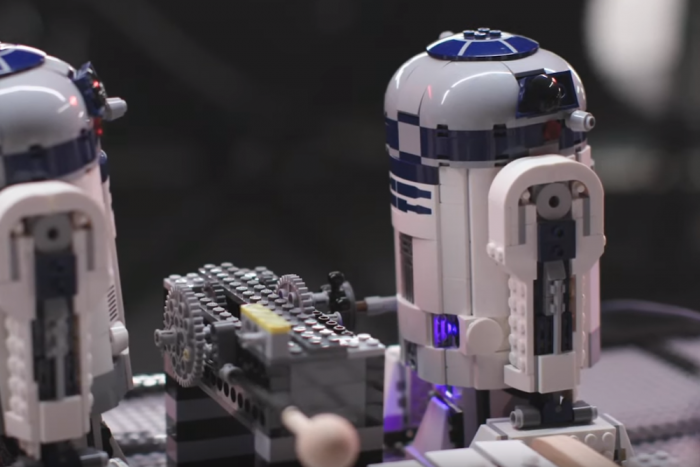 Megőrül a benned élő gyerek, ha meglátja ezt a zenélő droidsereget