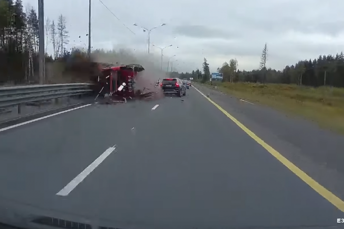 Egy kormánymozdulattal cselezte ki a halált