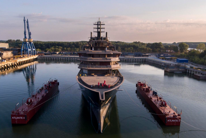 Vízre került a világ legnagyobb szuperjachtja