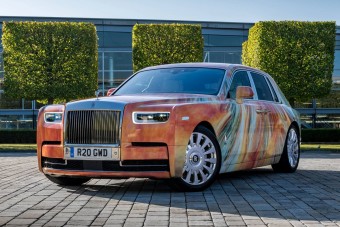 Gördülő művészeti alkotás lett a Rolls-Royce Phantomból