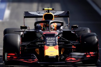 F1: Első Red Bull-os futamán brillírozott az újonc