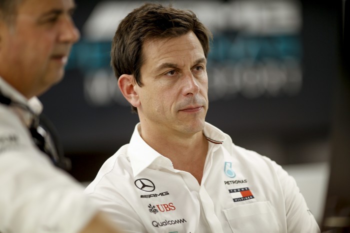 F1: Kiborult a gyors Ferrari miatt a Mercedes-főnök 1 | Vezess F1: Kiborult a gyors Ferrari miatt a Mercedes-főnök 1