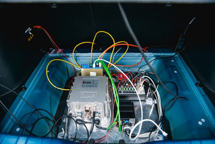 Az autó önvezet, ön nem vezet (x) 2