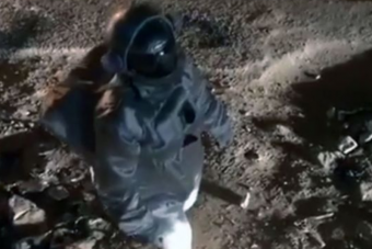 Olyan kátyús volt az út, hogy eljátszották rajta a holdra szállást