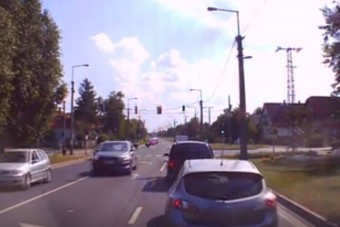 Egy szabálytalanul tolakodó tahó, akire már fel sem kapjuk a fejünket