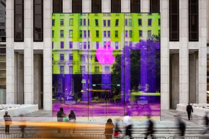 Mindenki kíváncsi az új Apple-üzletre