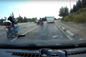 Vigyázzunk a motorosokra, ez rendben is van, de ha kihívják maguk ellen a sorsot...