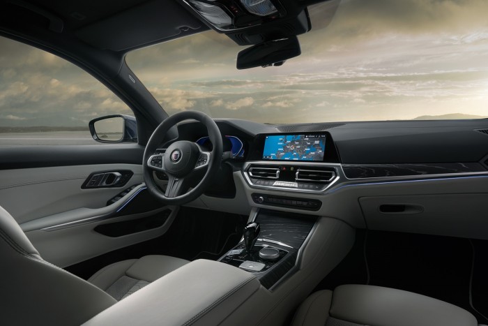 300 felett hasít az Alpina 3-as Touringja 6