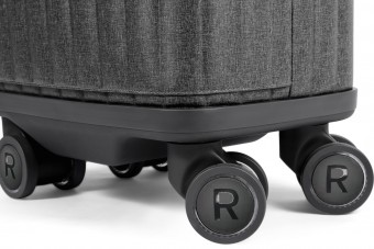 Hasznos funkciót rejt kerekeiben ez a bőrönd