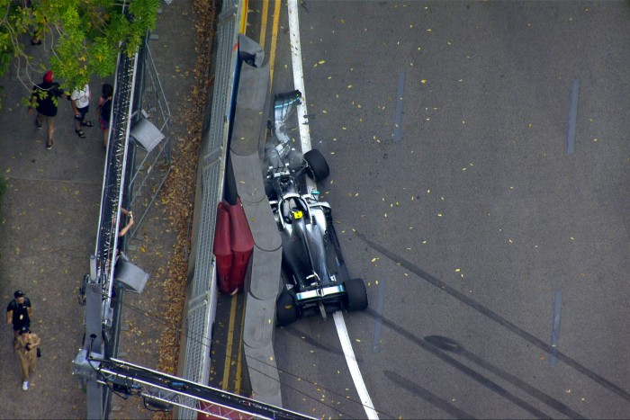 F1: Bottas a falban, lerobbant a Ferrari