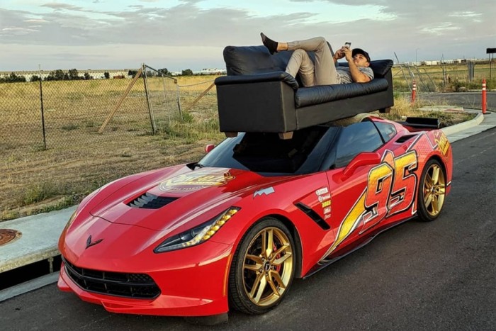 Sportautóval költözni nehezebb, de viccesebb is