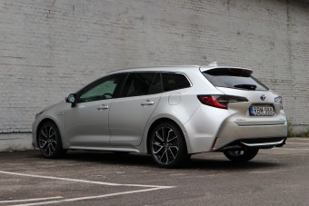 Kinek van ennyi pénze egy Toyota Corollára?