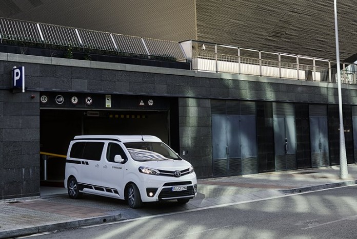 Márkakereskedésből rendelhető ez a kempingbusz 6